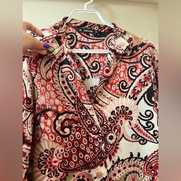 ⚫️ BOGO Zara Basic Paisley Print Blouse in Red and Black size small bohemian - Picture 3 of 7